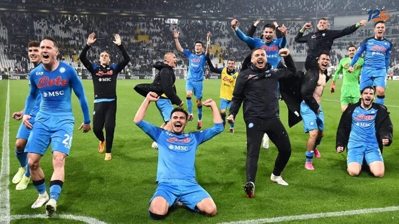 Bóng đá Naples luôn phải chịu áp lực lớn
