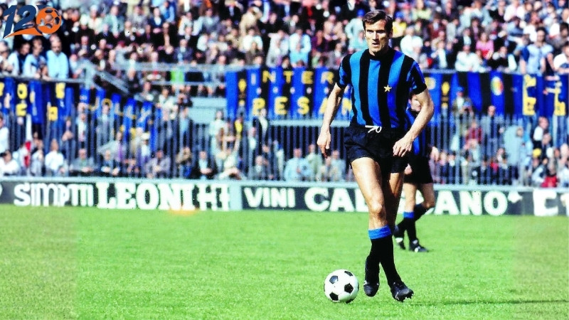 Giacinto Facchetti (Ý) - Hậu vệ cánh trái hay nhất thế giới thế kỷ trước