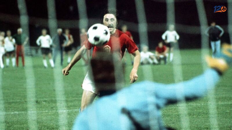 Panenka ra đời vào Euro 1976