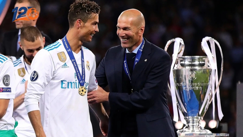 Zinedine Zidane gia nhập Real Madrid vào mùa hè năm 2001