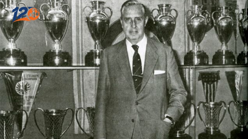 Santiago Bernabeu là cầu thủ bóng đá người Tây Ban Nha