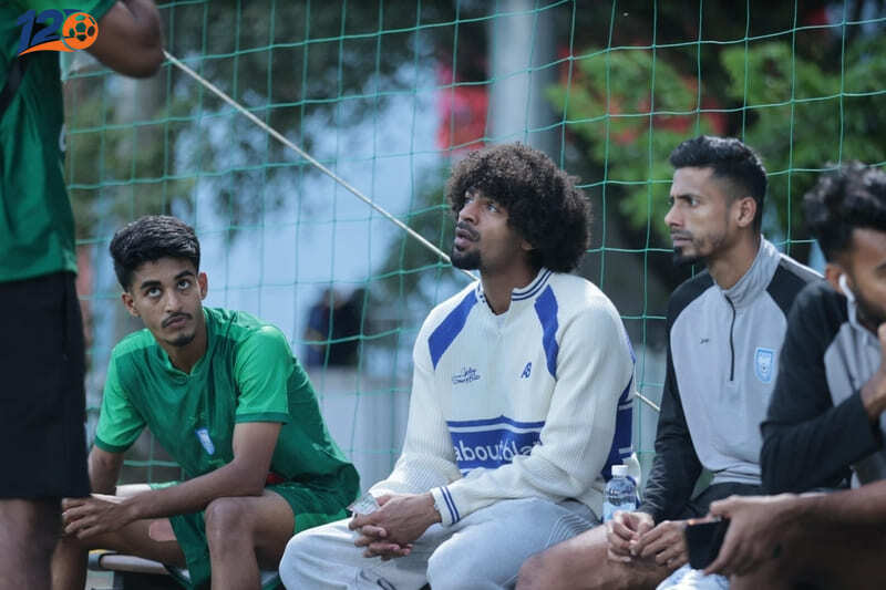 Đẳng cấp của cựu sao Ngoại hạng Anh Hamza Choudhury