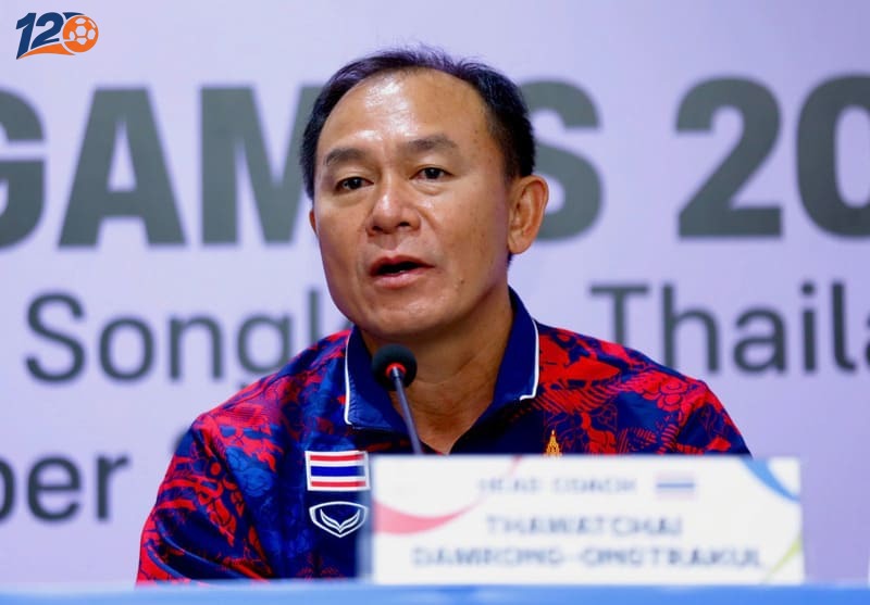 HLV Thawatchai Damrong-Ongtrakul đang đối mặt với áp lực lớn