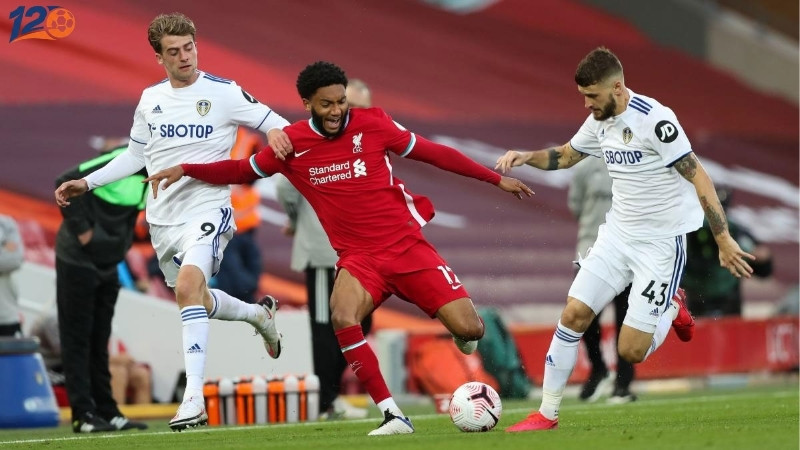 Pressing nghĩa là gây áp lực trong bóng đá